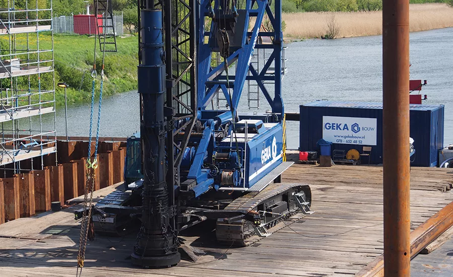 piling rig at Port of Rotterdam