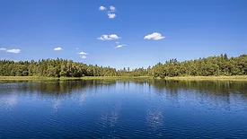 AN image of a lake 