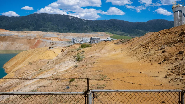 An image of the largest superfund in the U.S.