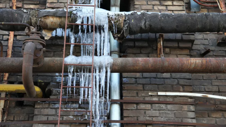 an image of a frozen water pipe in chicago