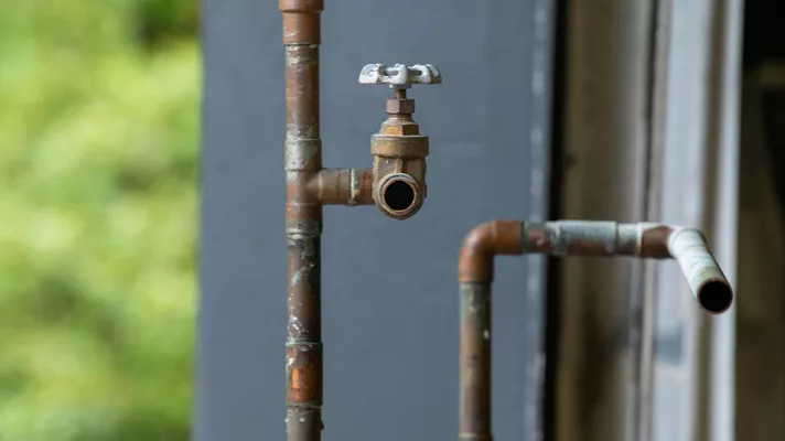 An image of a rusty water pipe