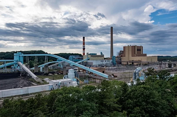 Coal plant - Jim West UCG Getty.jpg J.H. Campbell coal plant