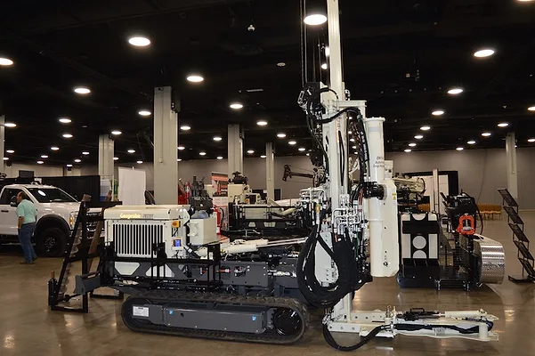 Drill Expo.JPG Mobile drilling rig