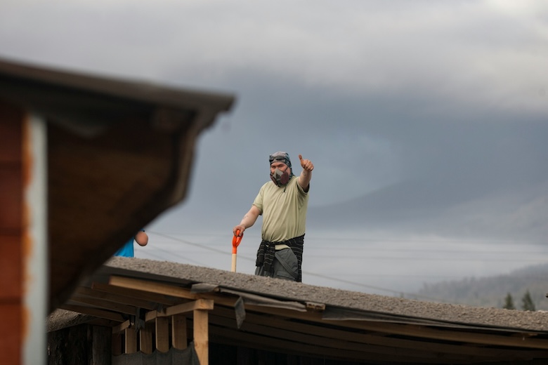 Worker with a respirator on. 