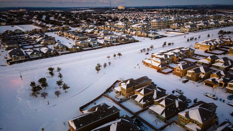 Winter Storm Uri covers texas with snow