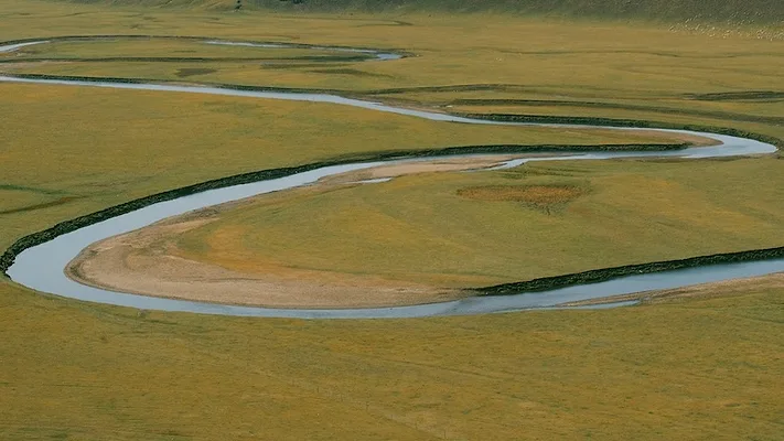 Aquifer-cuvii-77wUV7p8Id0-unsplash.jpg A birds eye view of an aquifer