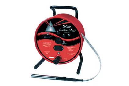 The Model 122 Oil/Water Interface Meter features a corrosion, chemical and stain resistant tape for easy decontamination.