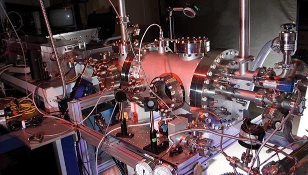 Atom trapping device