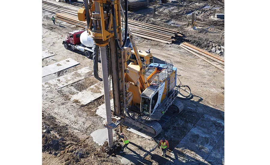 Bauer BG 36 H drilling rig